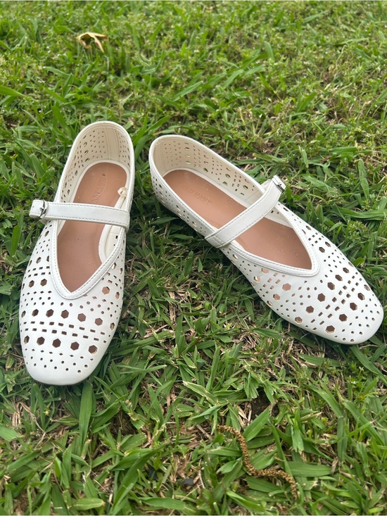 Old Navy Shoes - Old Navy White Perforated Mary Jane Flats, Summer Flats Size 6
